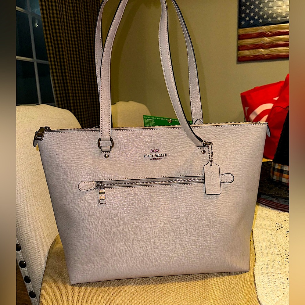 Brand new, never used GALLERY TOTE (COACH F79608)Color: SV/Grey Birch